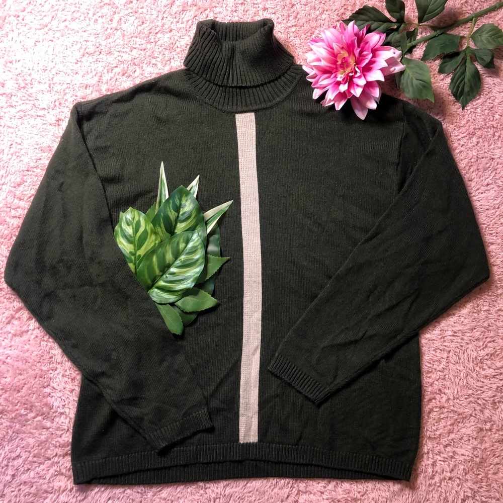 Sideout Turtle Neck Sweater | Large
